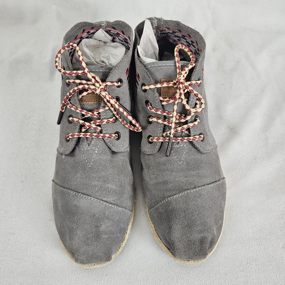 Toms Embroidered Grey Suede Desert Boot Moccasin Size 9.5 - Picture 9 of 11